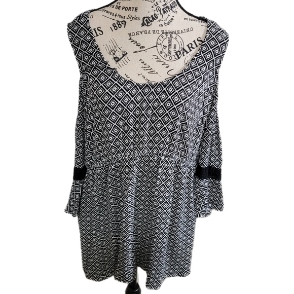 torrid Tops - Torrid Cold Shoulder Gauze Top Women’s Size 3 Black And White